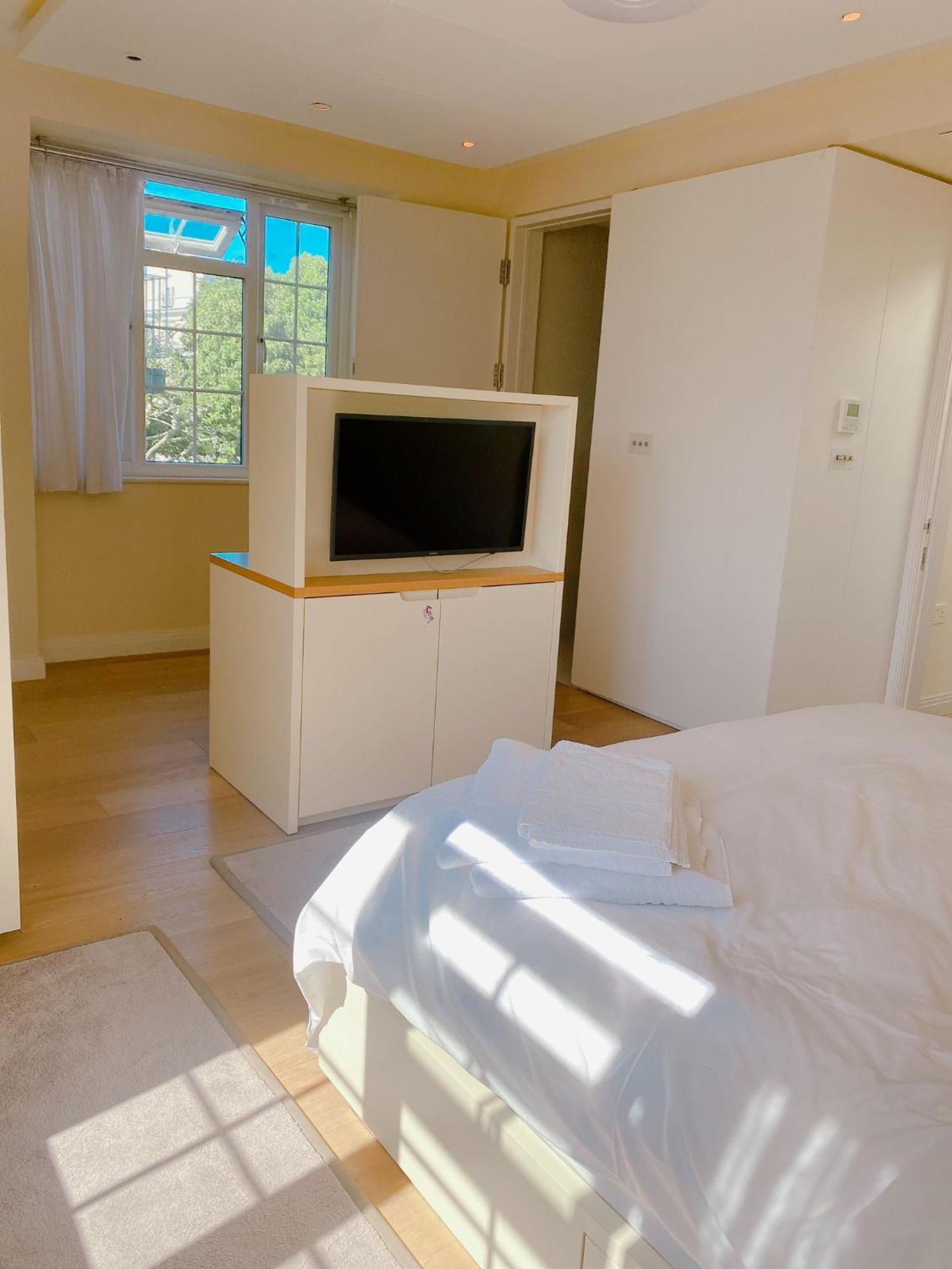 Apartment 4 Bed House Next To Holland Park *
