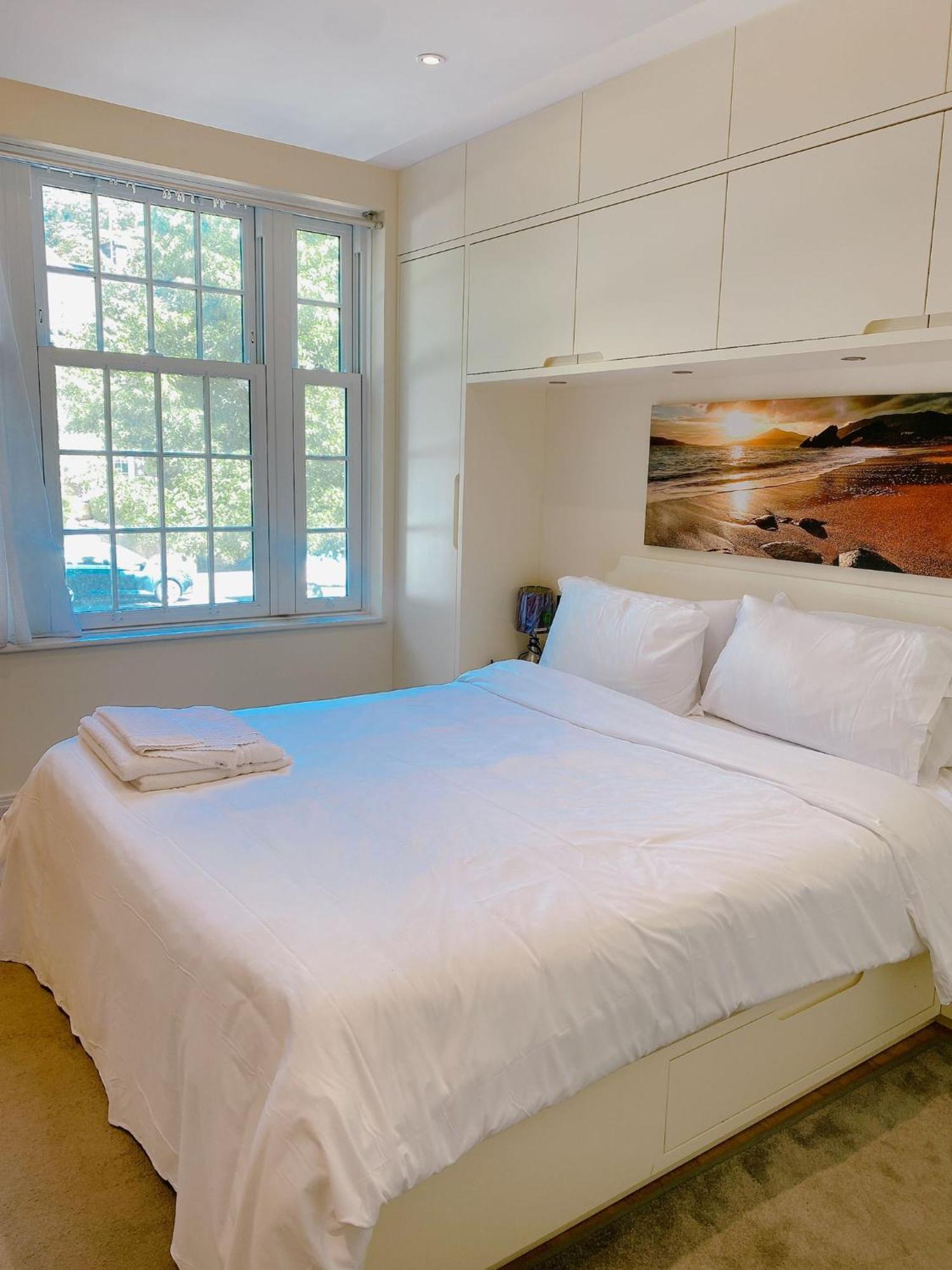 4 Bed House Next To Holland Park Apartment