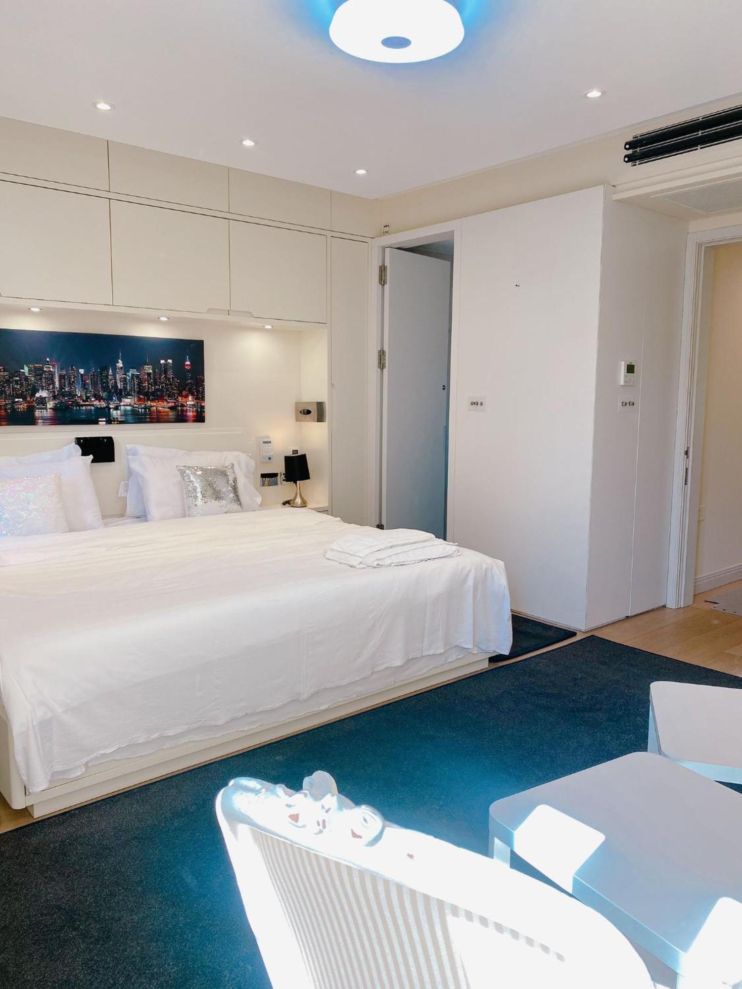 4 Bed House Next To Holland Park Apartment