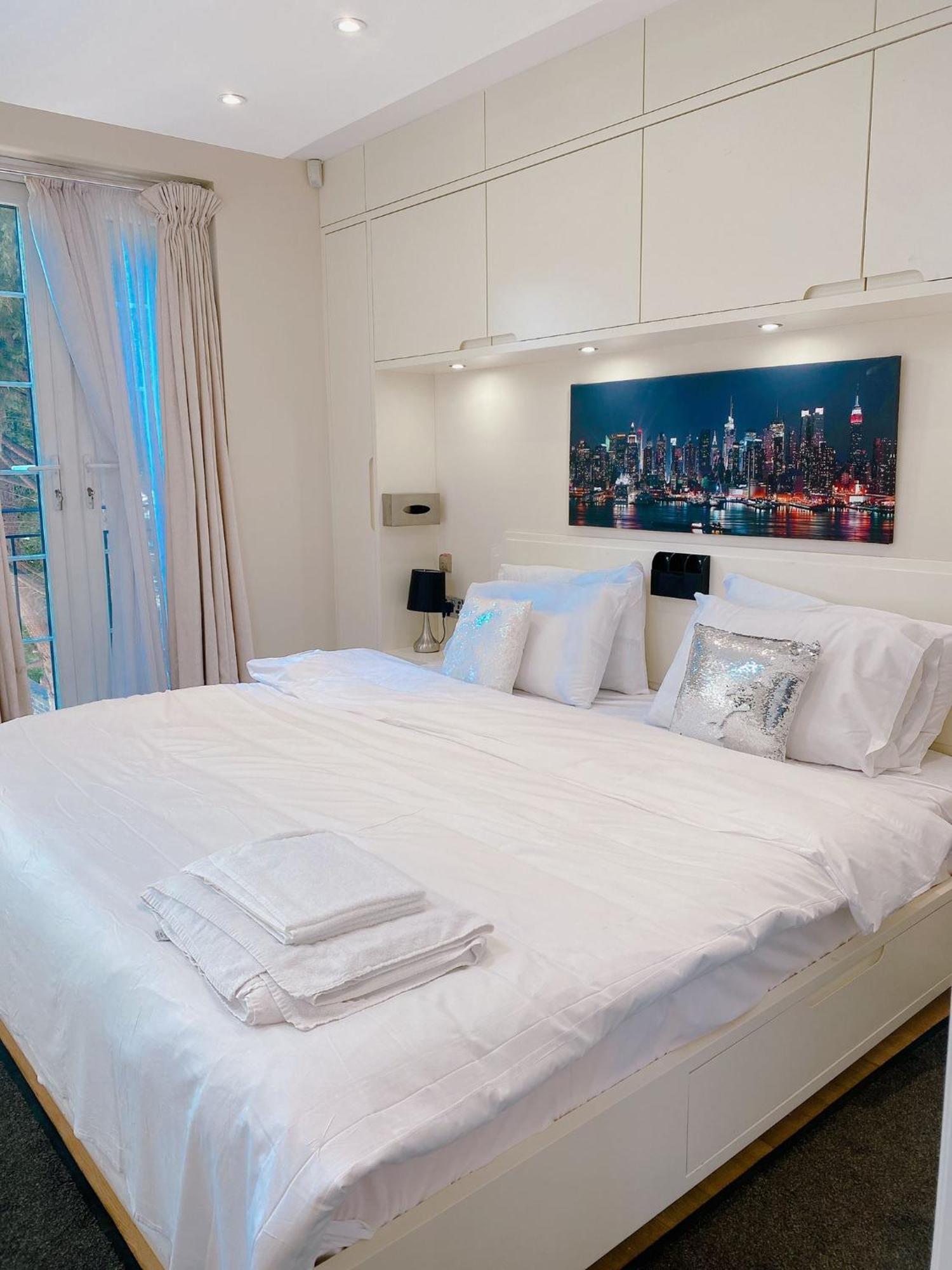 4 Bed House Next To Holland Park *