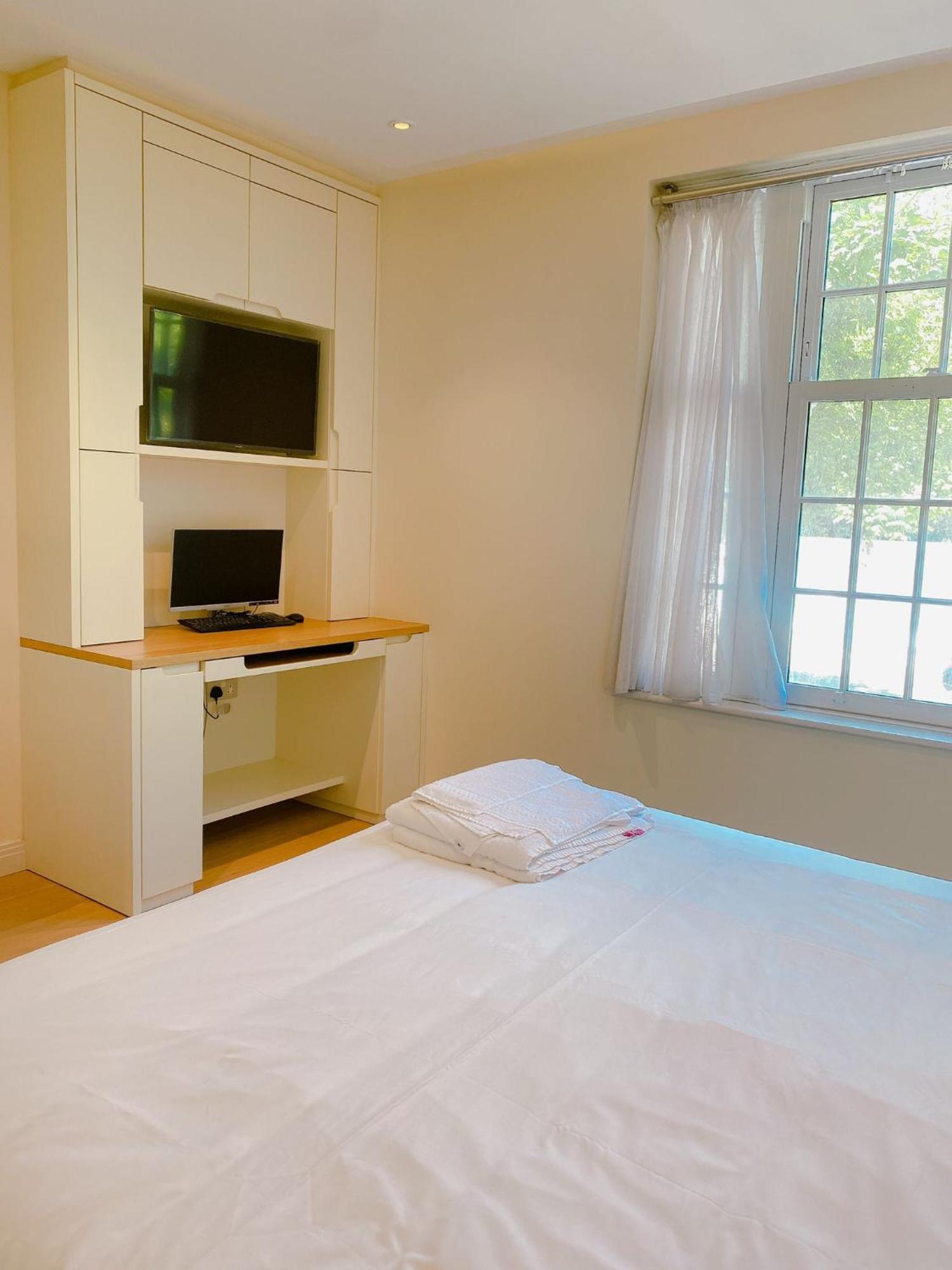 Apartment 4 Bed House Next To Holland Park London